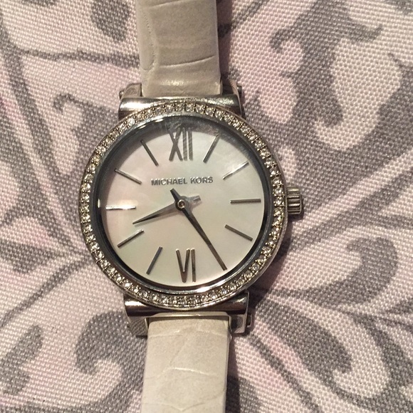 Michael Kors Watch - Picture 4 of 4